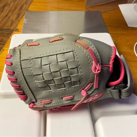 Rawlings Girl’s Storm 10 inch glove - left hand thrower - as is - little tear - Picture 3 of 9